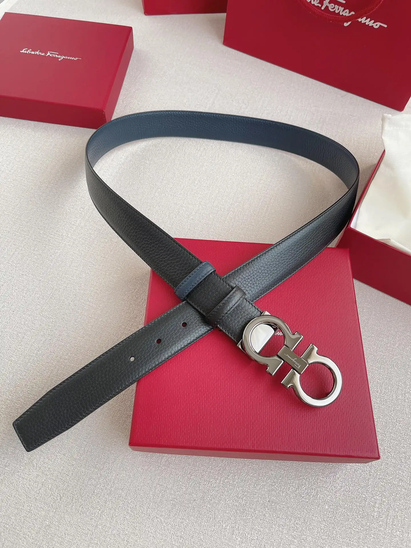 菲拉格慕 高级定制款双面进口男士牛皮带 菲拉格慕 高级定制款双面进口男士牛皮带