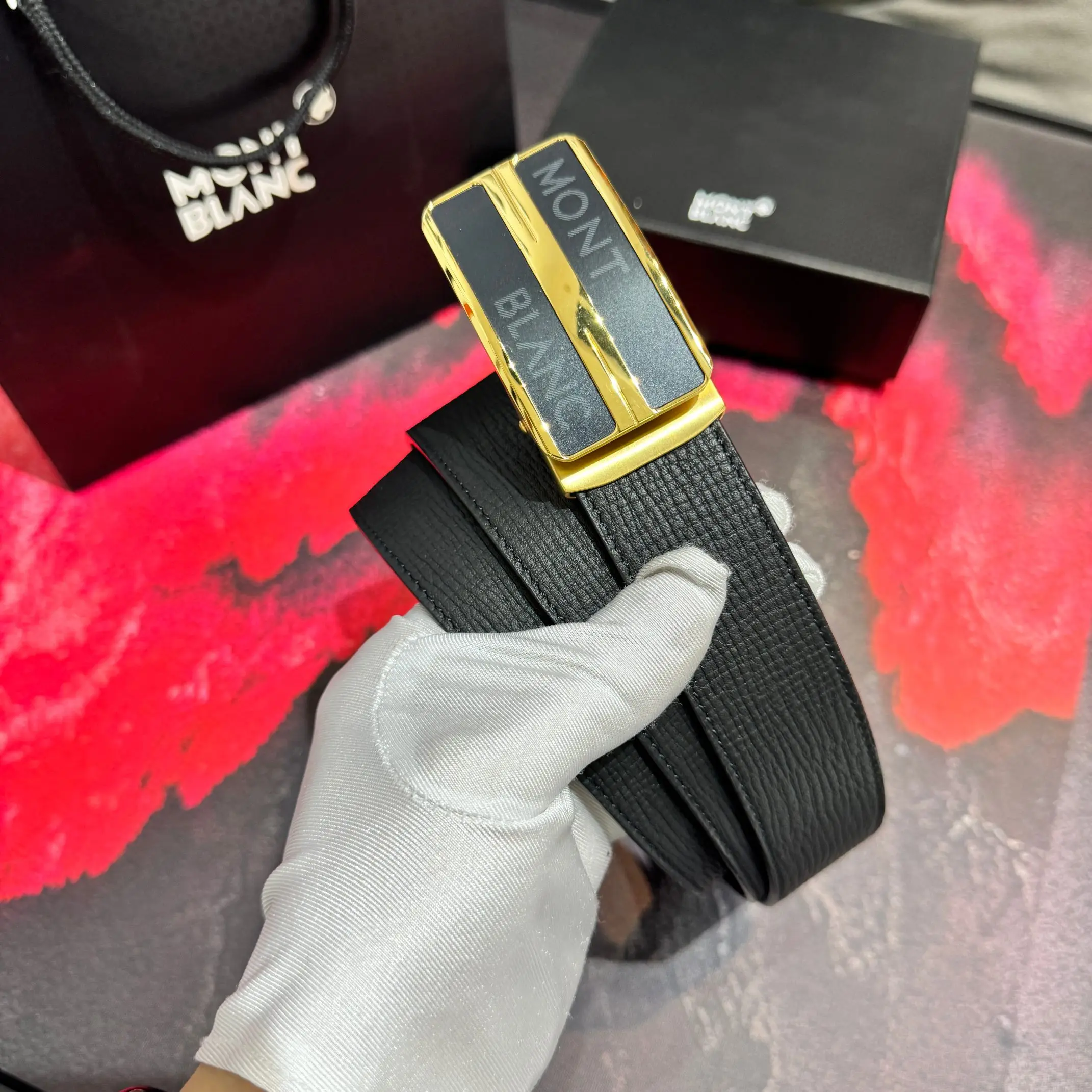 万宝龙 男士进口小牛皮自动带 万宝龙 男士进口小牛皮自动带