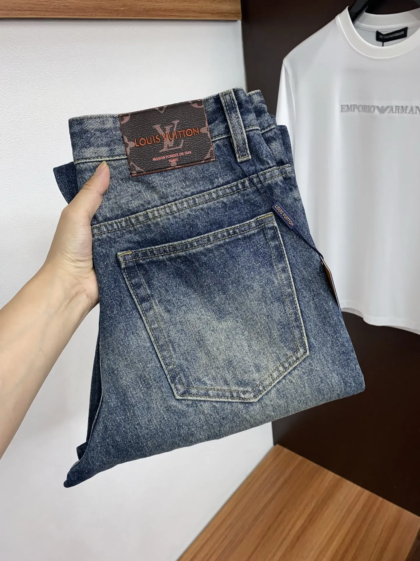 LV 春夏新款修身小直筒牛仔裤