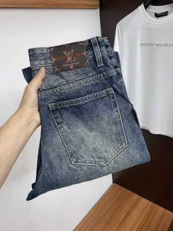 春夏新款修身小直筒牛仔裤 高仿LV牛仔裤