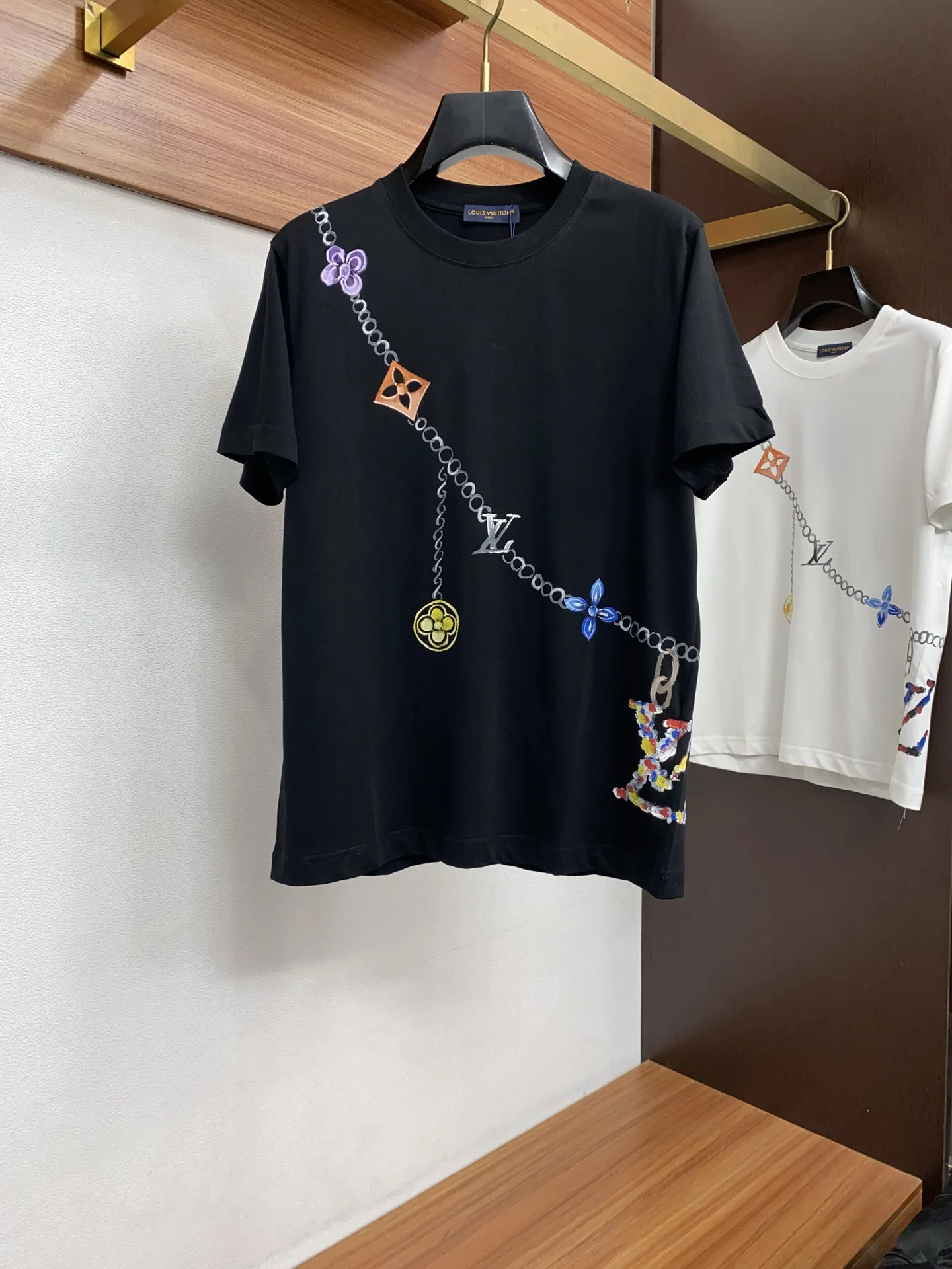 LV 新工艺logo纯棉质微阔版圆领男士短袖T恤 LV 新工艺logo纯棉质微阔版圆领男士短袖T恤