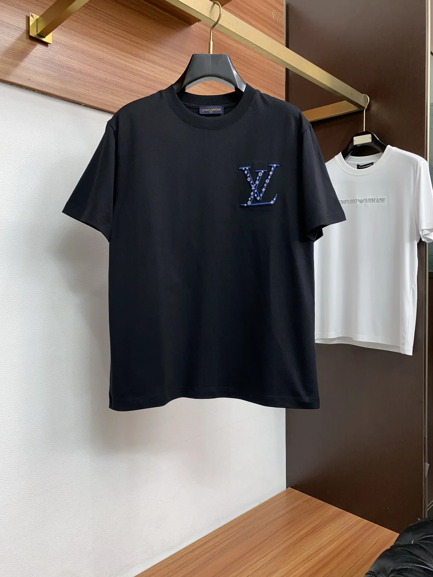 LV 新工艺logo纯棉质微阔版圆领男士短袖T恤 LV 新工艺logo纯棉质微阔版圆领男士短袖T恤