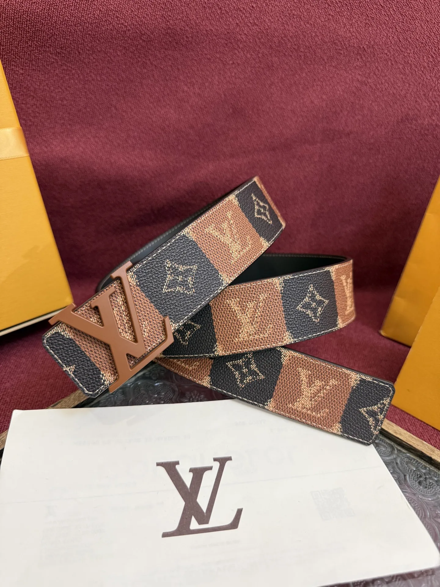 LV 经典压印双面男士腰带 LV 经典压印双面男士腰带