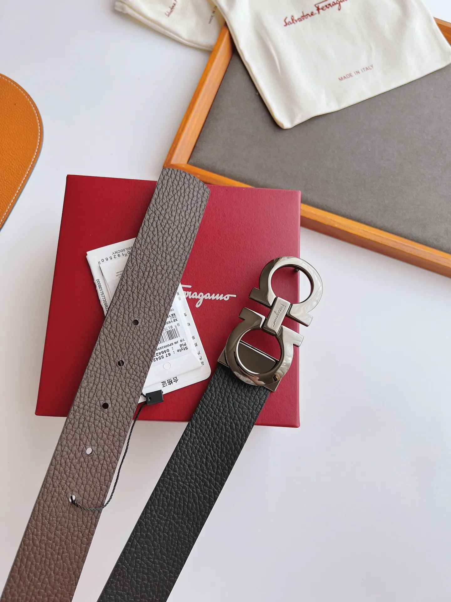 菲拉格慕 高级定制款双面进口男士牛皮带 菲拉格慕 高级定制款双面进口男士牛皮带