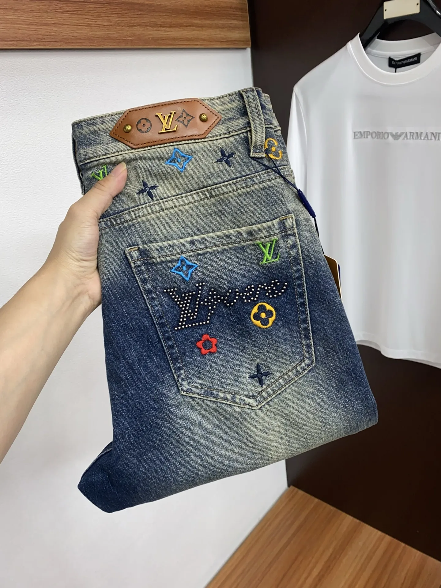 LV 春夏新款修身小直筒牛仔裤