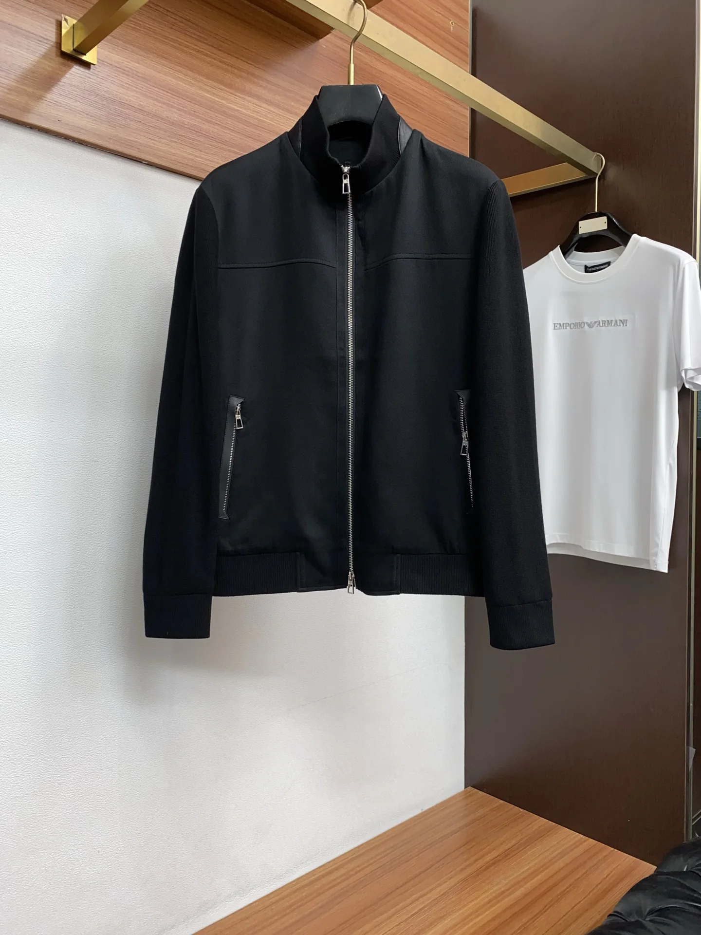 诺悠翩雅 2026新款男士休闲定麻棉针织拼接西立领夹克外套 诺悠翩雅 2026新款男士休闲定麻棉针织拼接西立领夹克外套