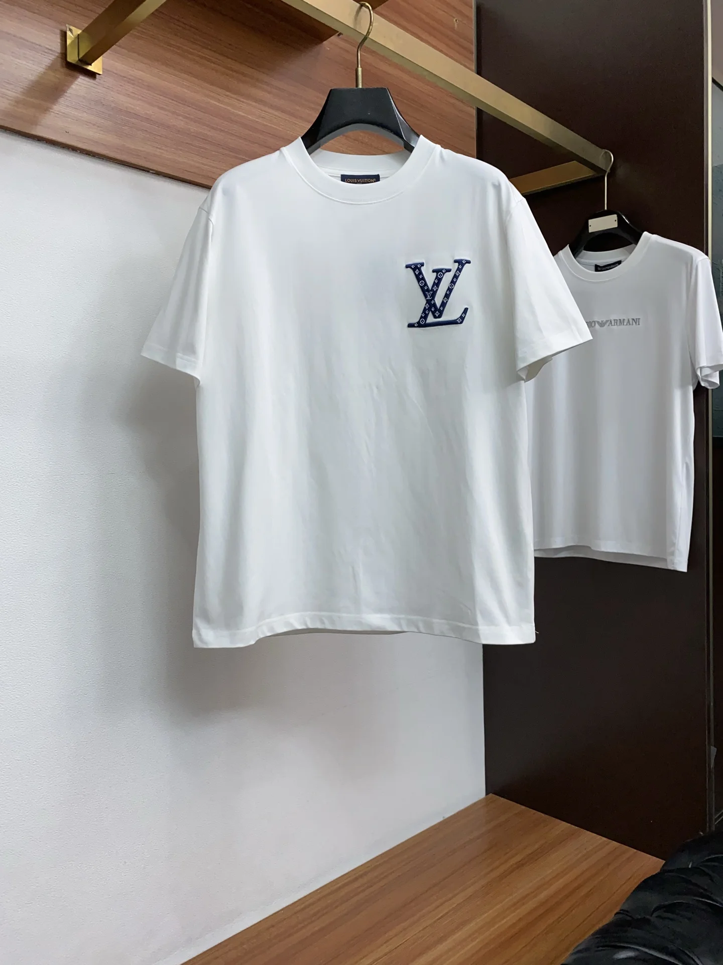 LV 新工艺logo纯棉质微阔版圆领男士短袖T恤 LV 新工艺logo纯棉质微阔版圆领男士短袖T恤