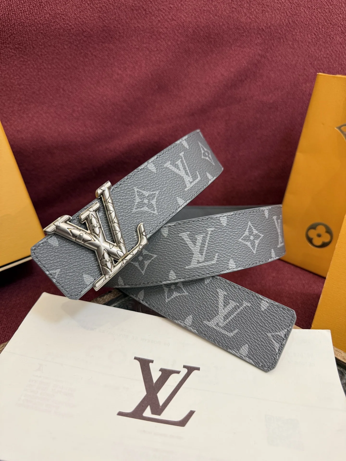 LV 经典压印双面男士腰带 LV 经典压印双面男士腰带