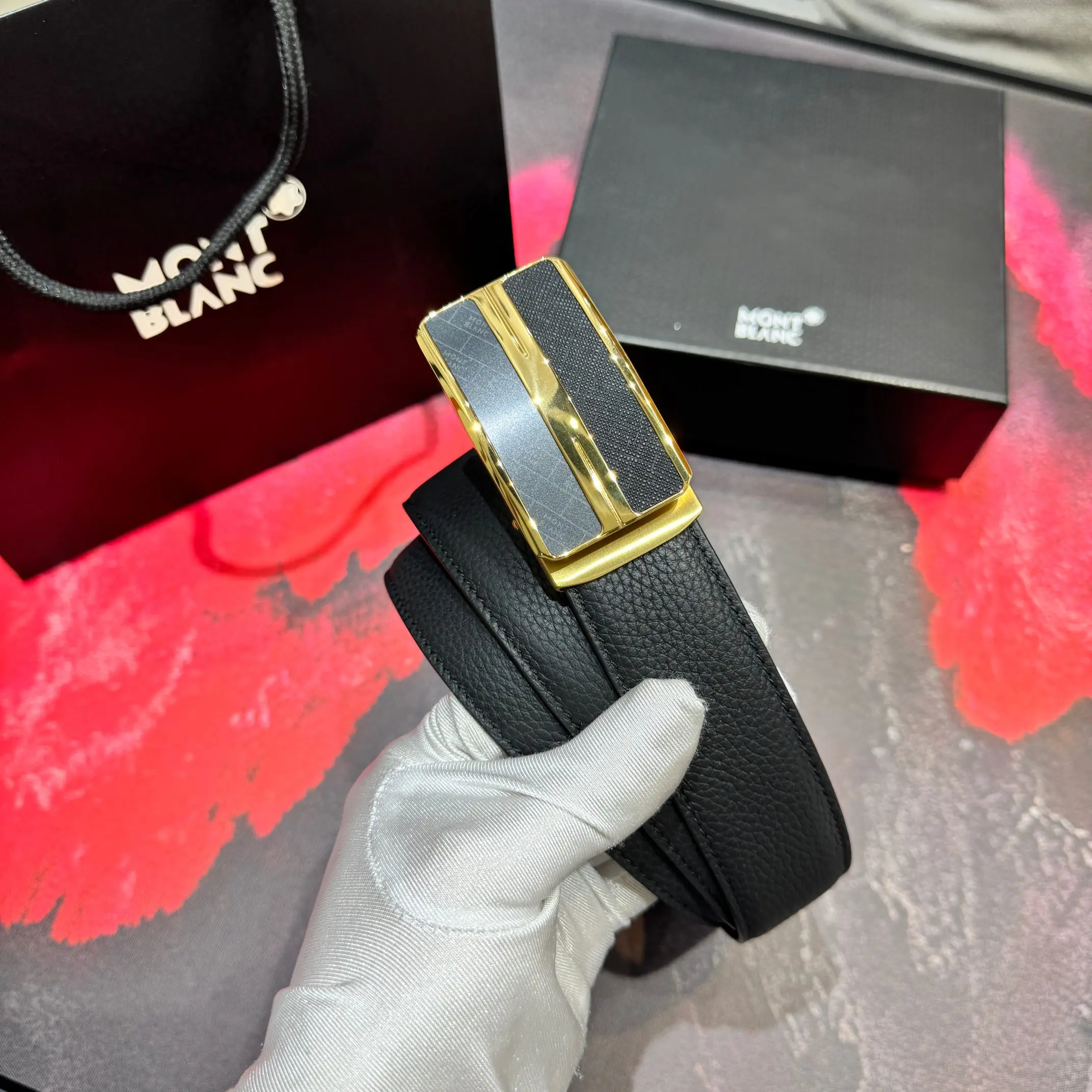 万宝龙 男士进口小牛皮自动带 万宝龙 男士进口小牛皮自动带