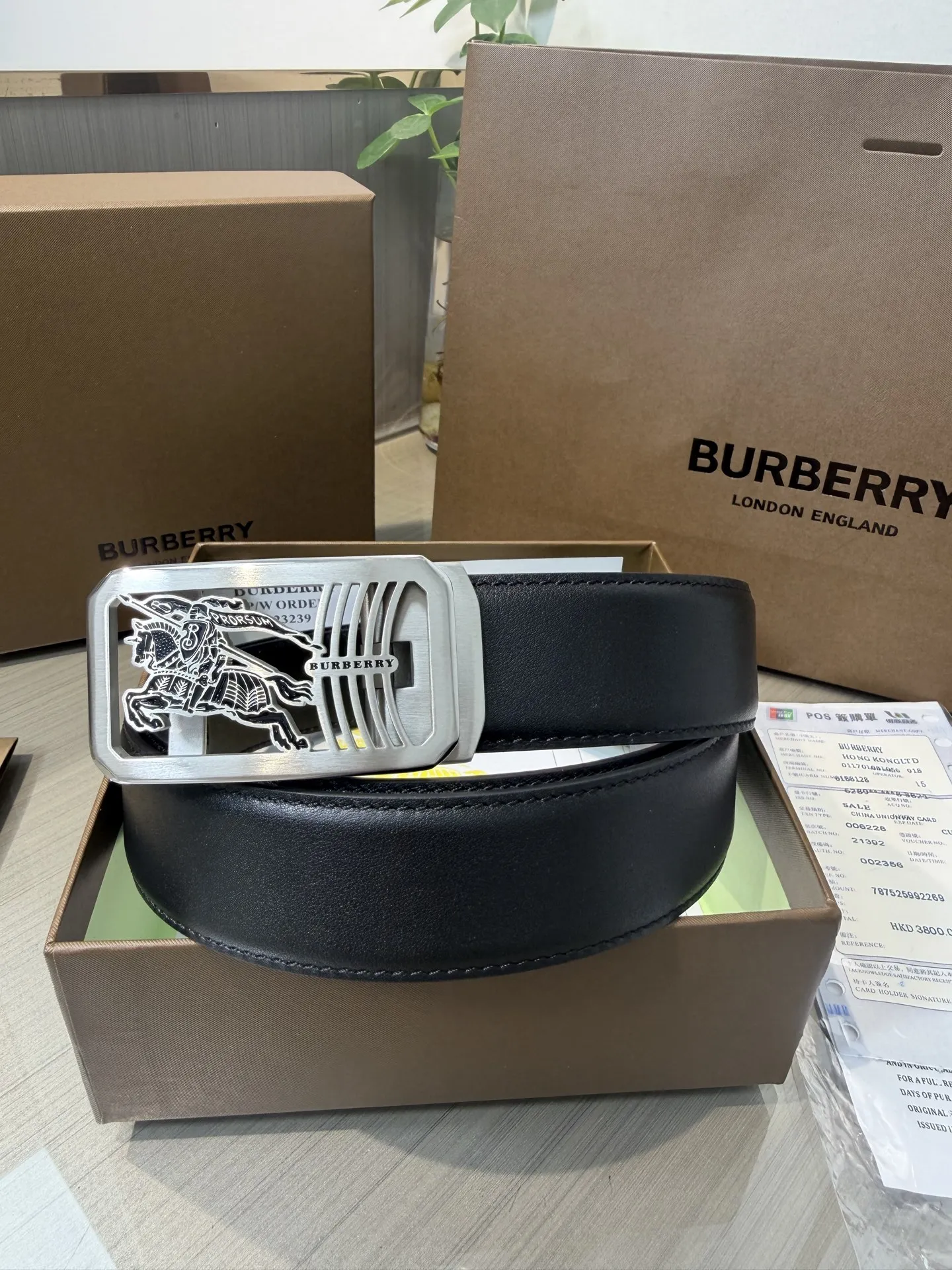 巴宝莉 进口小牛皮男士腰带 巴宝莉 进口小牛皮男士腰带