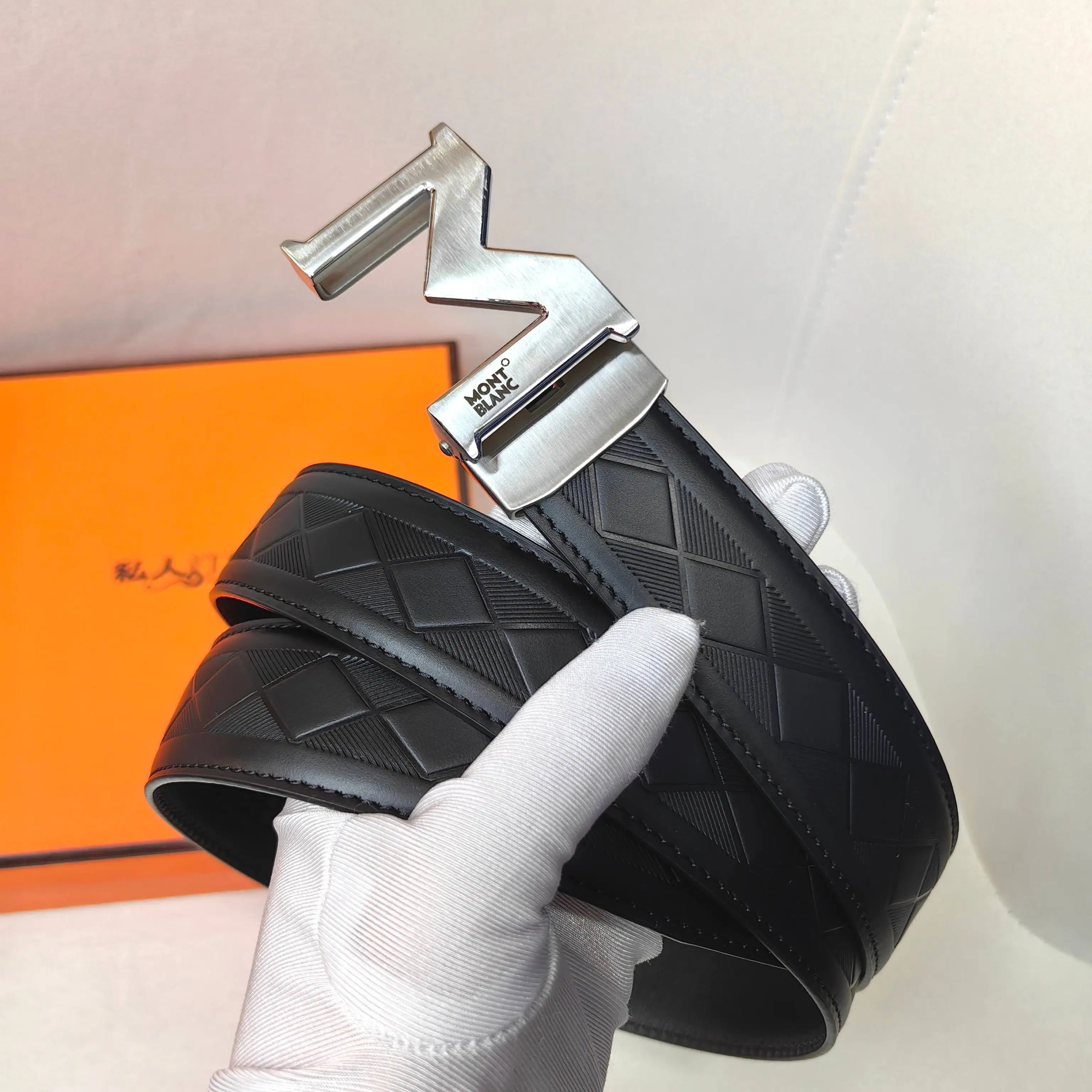 万宝龙 进口小牛皮男士腰带 万宝龙 进口小牛皮男士腰带