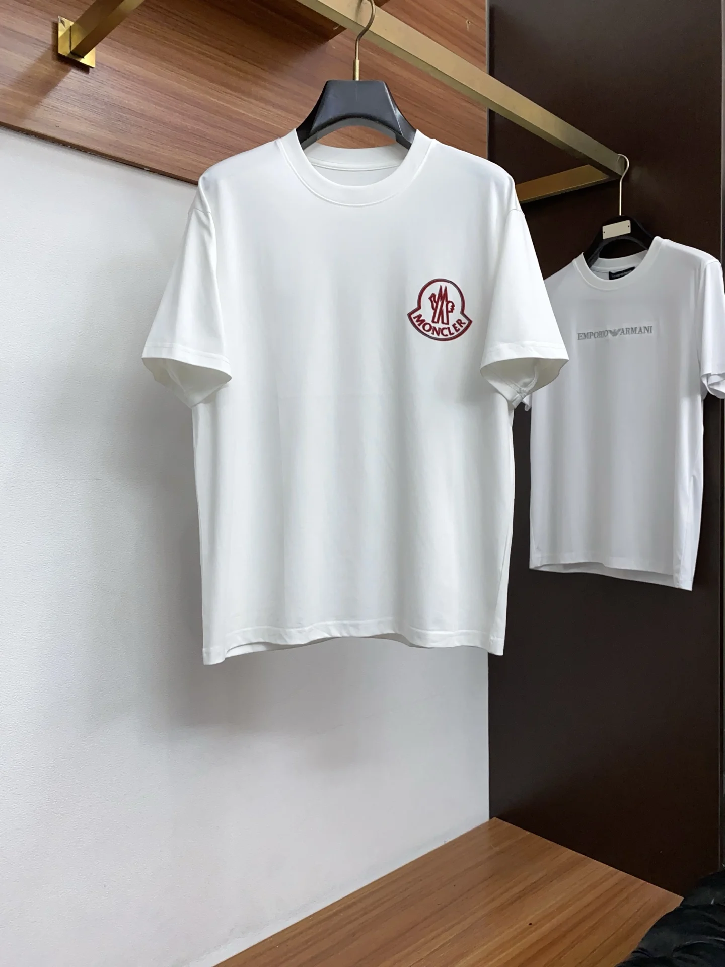 蒙口 纯棉质微阔版圆领男士短袖T恤