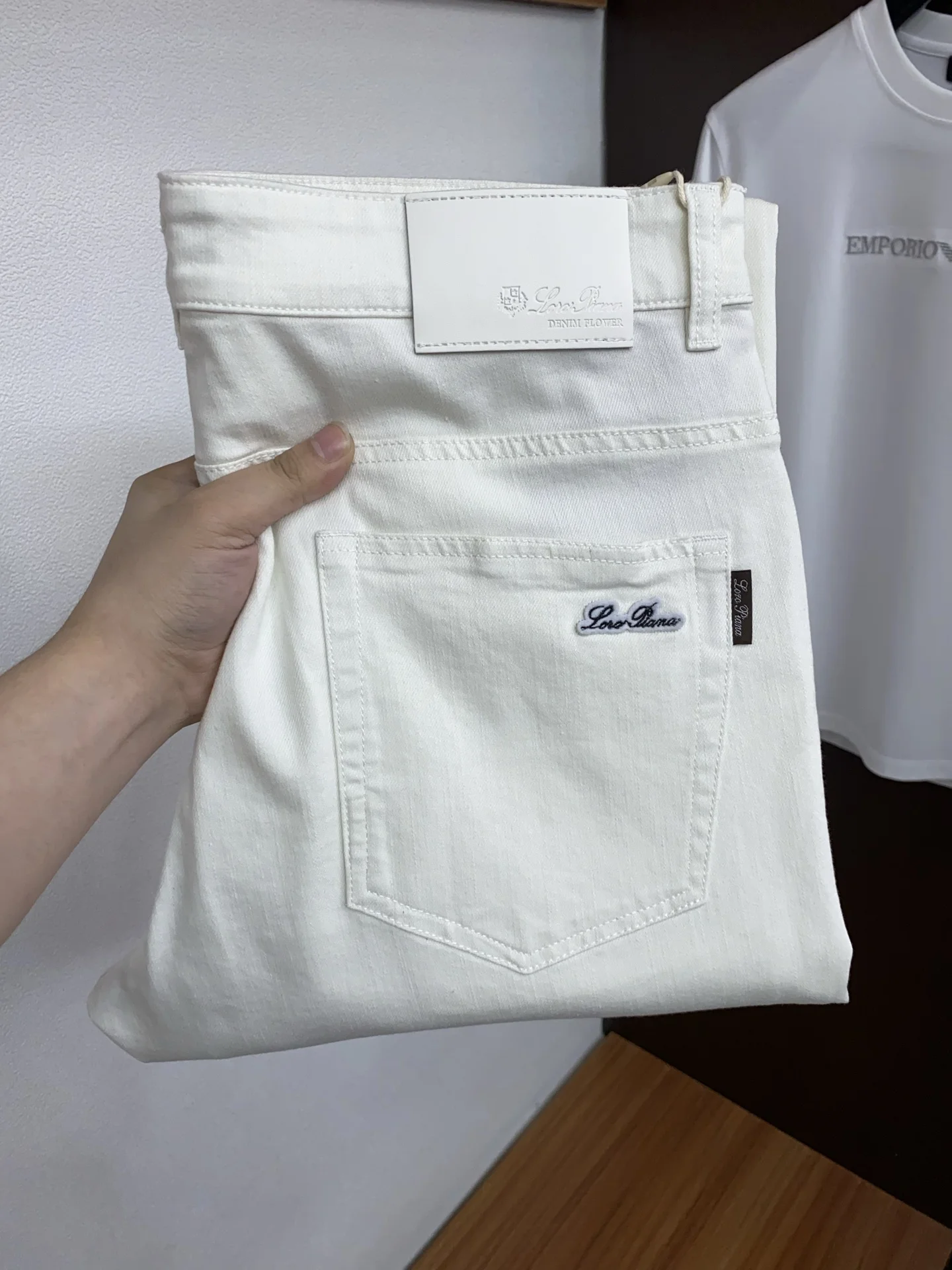 诺悠翩雅 春夏新款修身小直筒牛仔裤 诺悠翩雅 春夏新款修身小直筒牛仔裤