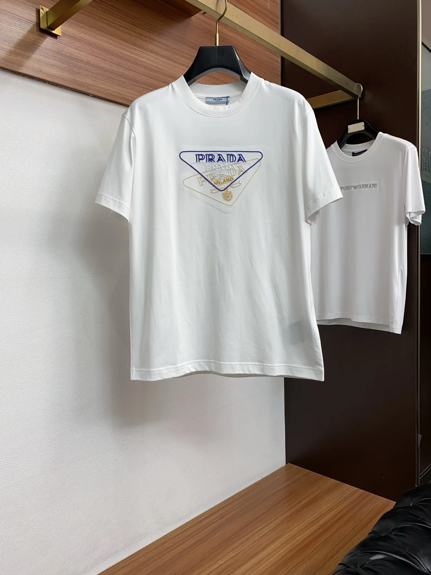 普拉达 新工艺logo纯棉质微阔版圆领男士短袖T恤