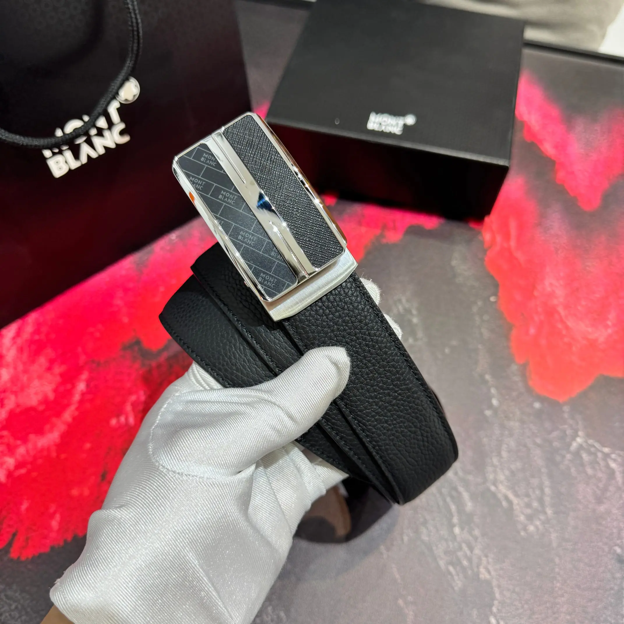 万宝龙 男士进口小牛皮自动带 万宝龙 男士进口小牛皮自动带