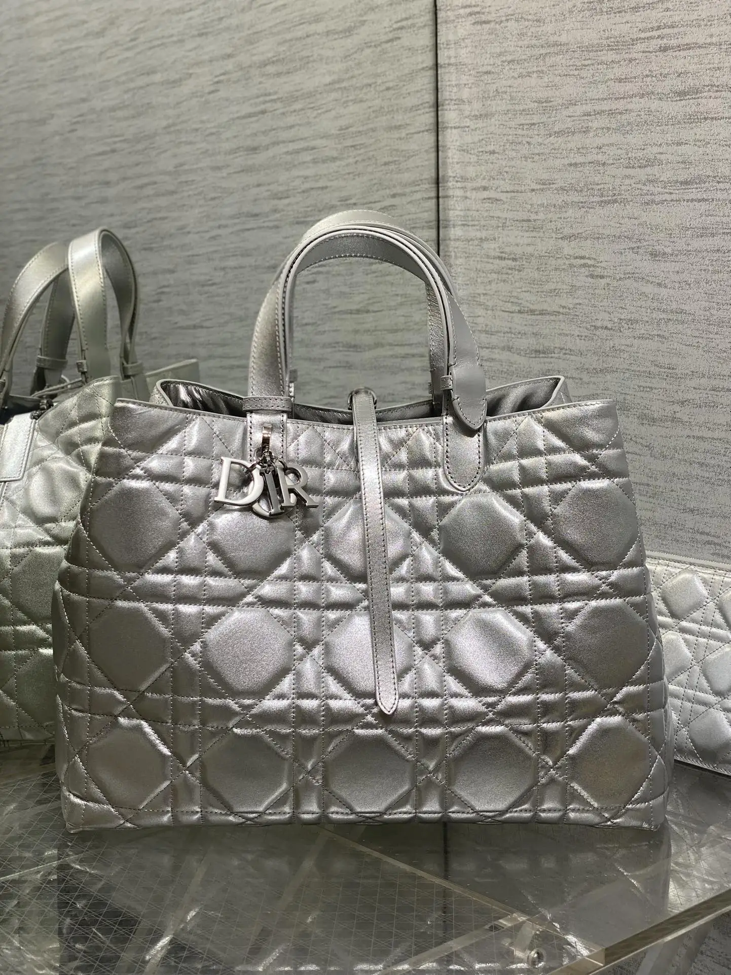 迪奥 最新蝴蝶结藤纹格手拿包 女士斜挎包