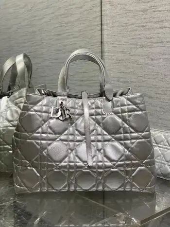 最新蝴蝶结藤纹格手拿包 女士斜挎包 高仿迪奥女包