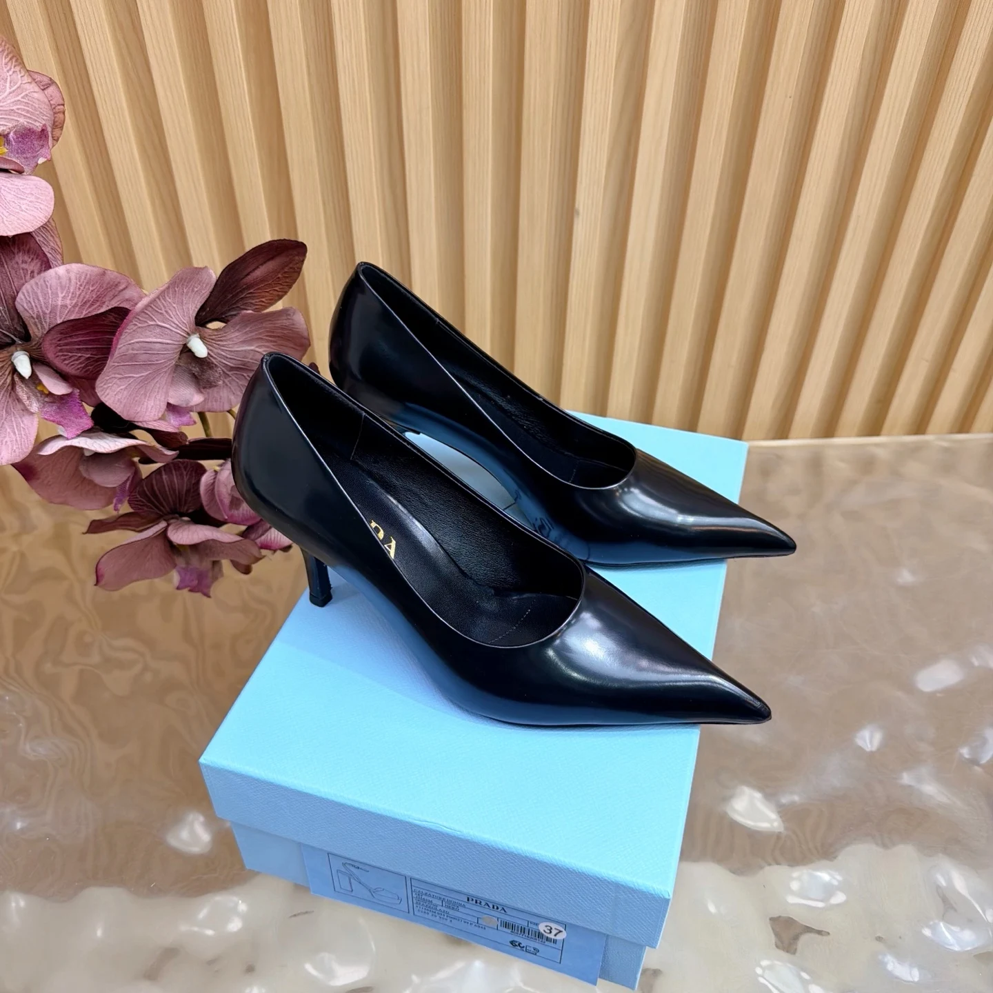 普拉达 普拉达走秀款尖头镂空高跟鞋 普拉达 普拉达走秀款尖头镂空高跟鞋