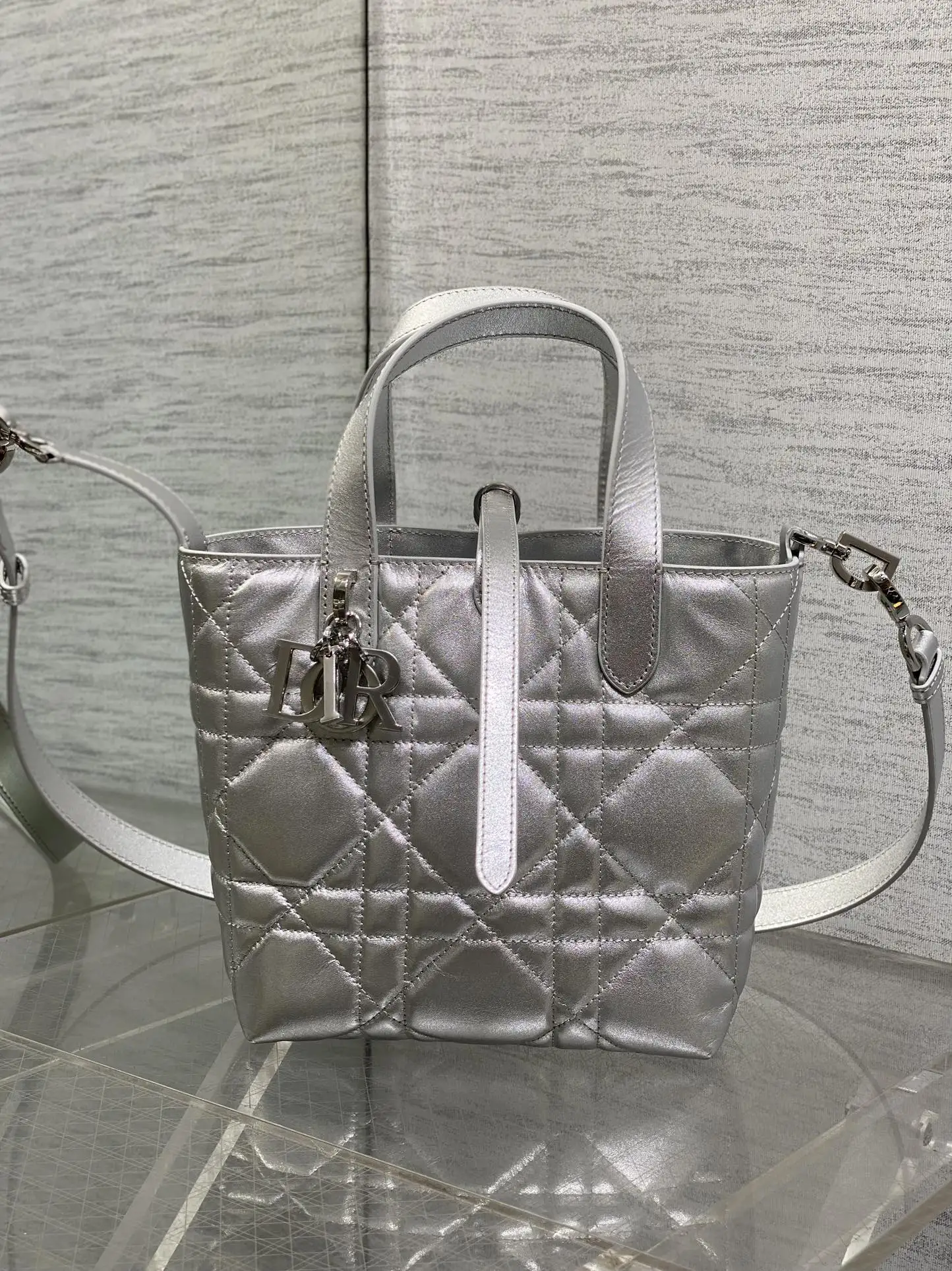 迪奥 最新蝴蝶结藤纹格手拿包 女士斜挎包