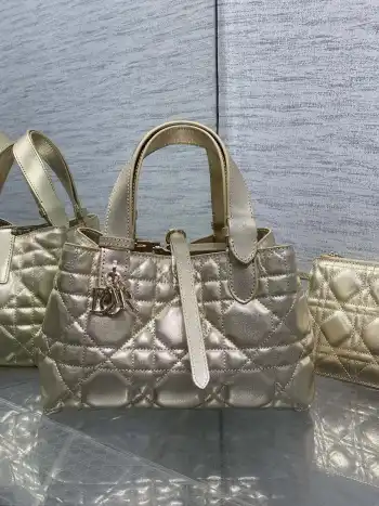 最新蝴蝶结藤纹格手拿包 女士斜挎包 高仿迪奥女包