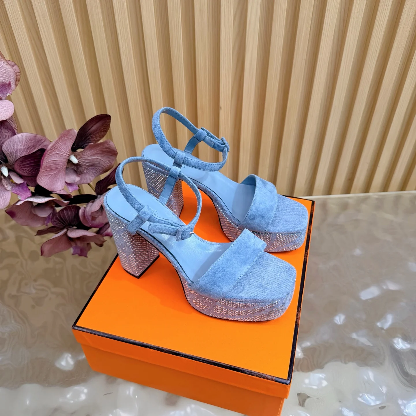 爱马仕 2026早春新款 烫钻坡跟厚底凉鞋 爱马仕 2026早春新款 烫钻坡跟厚底凉鞋