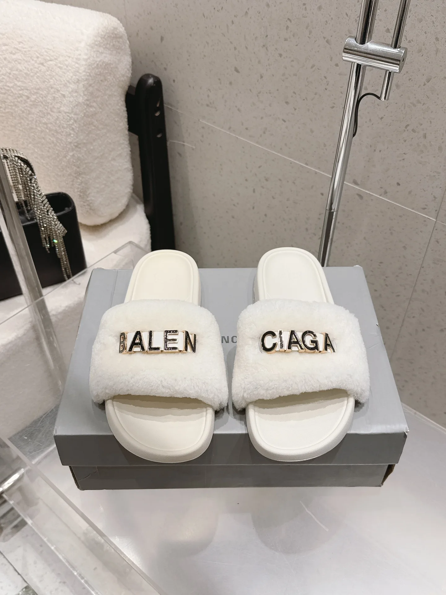 巴黎世家  巴黎世家 春夏沙滩拖鞋