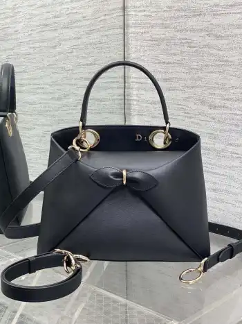 2026最新蝴蝶结银扣手提包 女士斜挎包 高仿迪奥女包