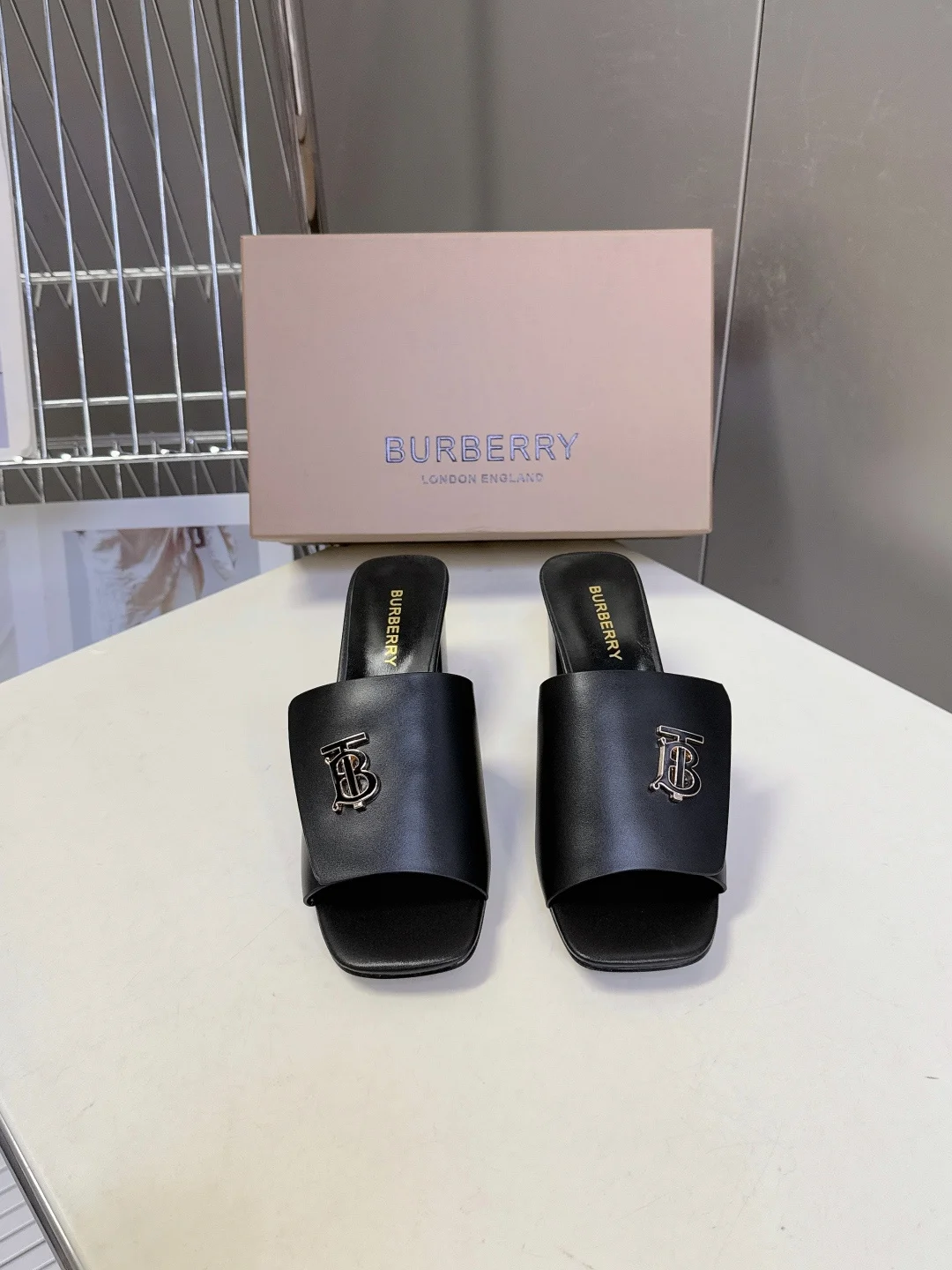 巴宝莉 春夏最新款时尚拖鞋 凉鞋