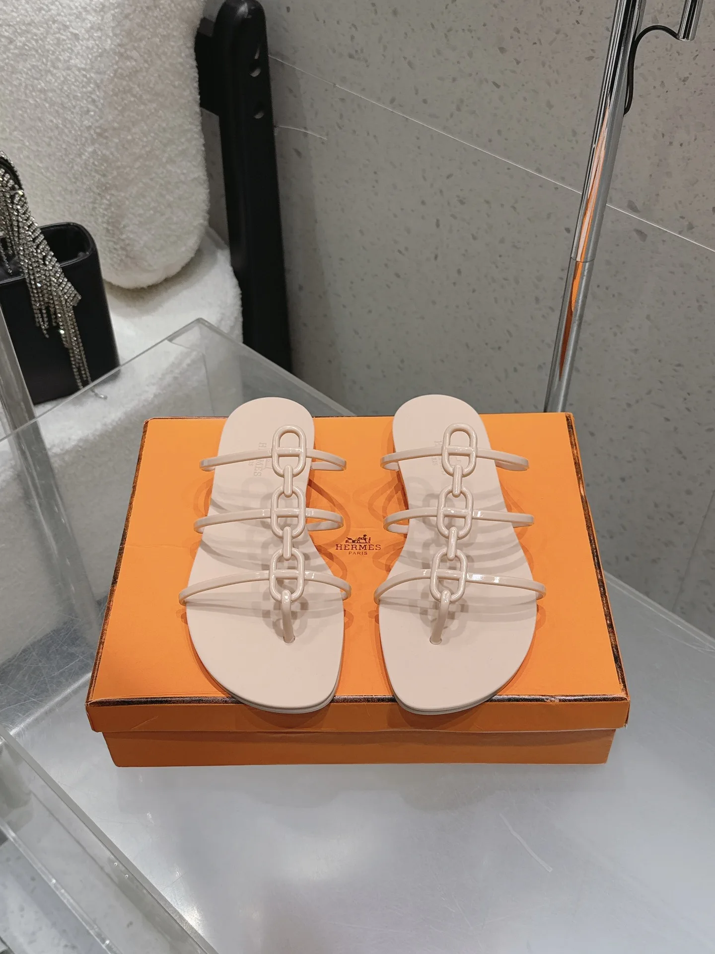 爱马仕 春夏新款 果冻鞋平底凉拖鞋 爱马仕 春夏新款 果冻鞋平底凉拖鞋