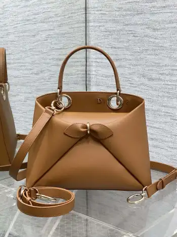 2026最新蝴蝶结银扣手提包 女士斜挎包 高仿迪奥女包