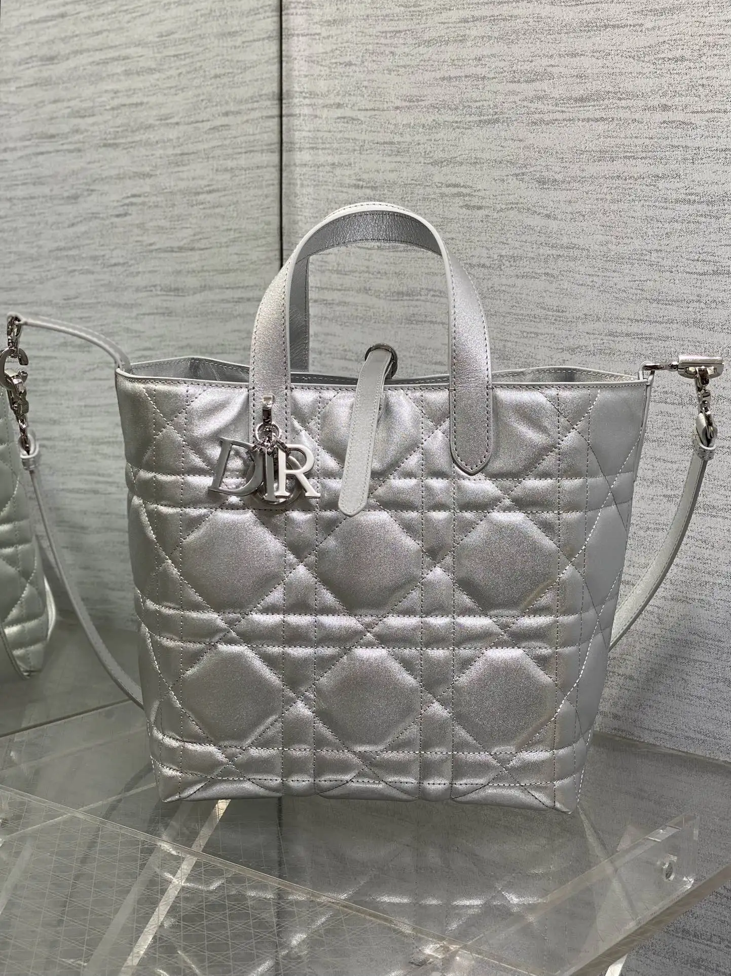 迪奥 最新蝴蝶结藤纹格手拿包 女士斜挎包