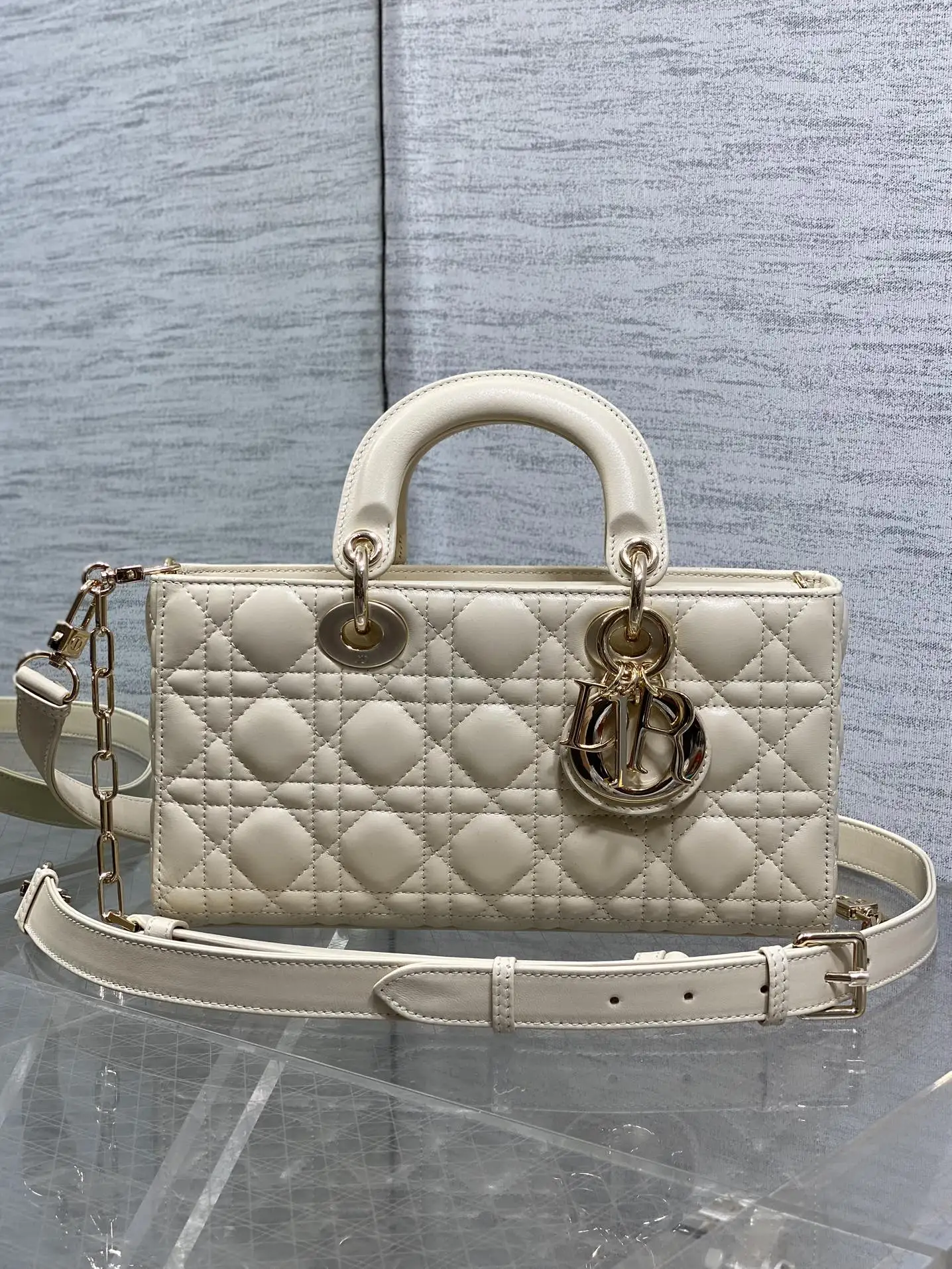 迪奥 经典菱格全新羊皮手提包 女士斜挎包