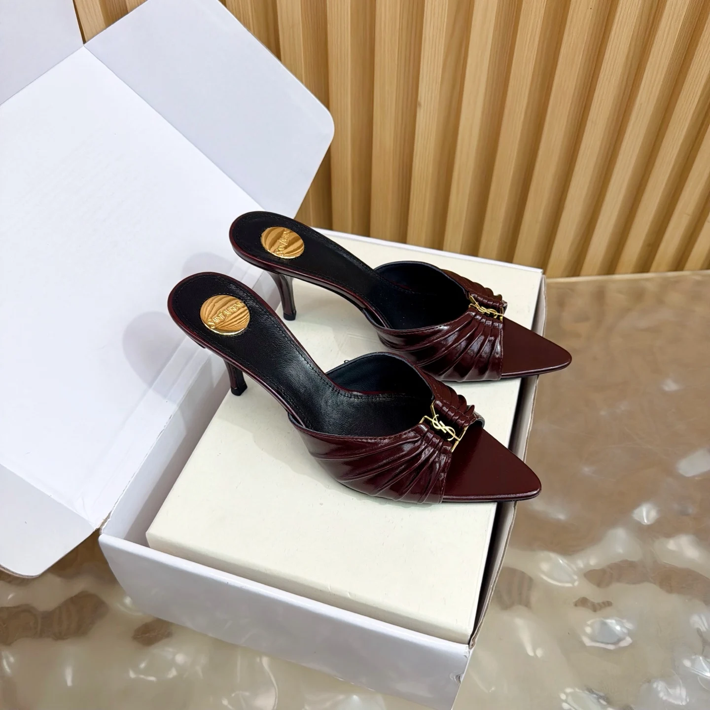 圣罗兰 春夏新款尖头链条五金扣穆勒鞋极简风细跟高跟凉拖鞋