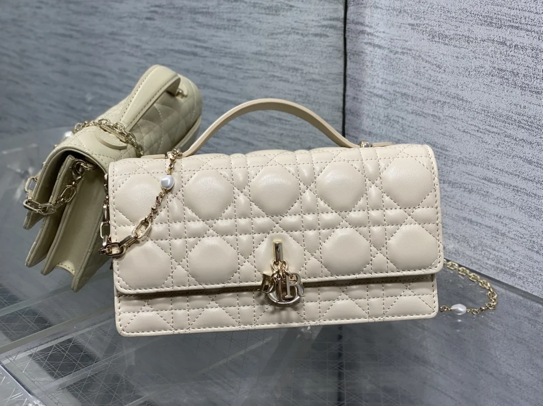 迪奥 经典菱格全新D-joy手提包 女士斜挎包 迪奥 经典菱格全新D-joy手提包 女士斜挎包