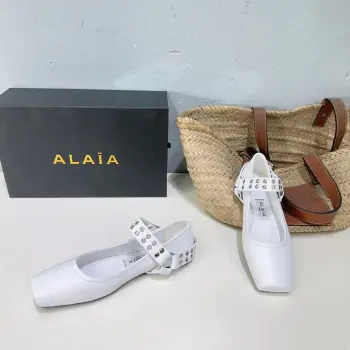 26 Spring/Summer French Vintage Square-Toe Flat Mary Jane Ballet Shoes with Rivets Replica ISAIA Womens Pumps and Heels