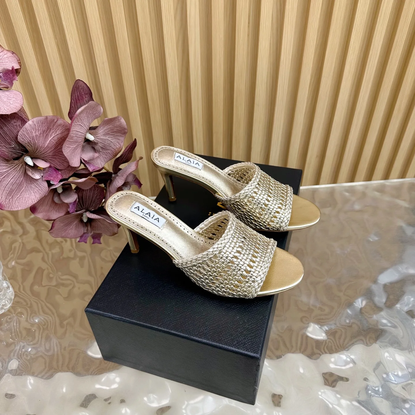 阿莱亚 新款造型s型坡跟凉鞋/半拖 阿莱亚 新款造型s型坡跟凉鞋/半拖