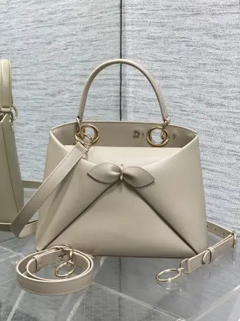 2026最新蝴蝶结银扣手提包 女士斜挎包 高仿迪奥女包
