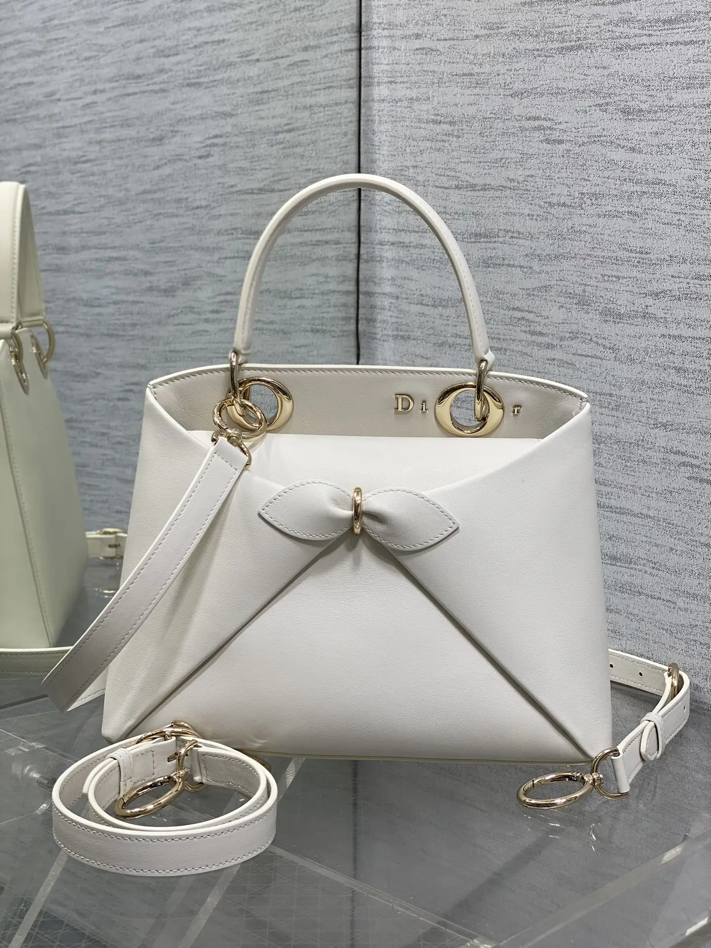 迪奥 2026最新蝴蝶结银扣手提包 女士斜挎包