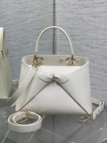 2026最新蝴蝶结银扣手提包 女士斜挎包 高仿迪奥女包