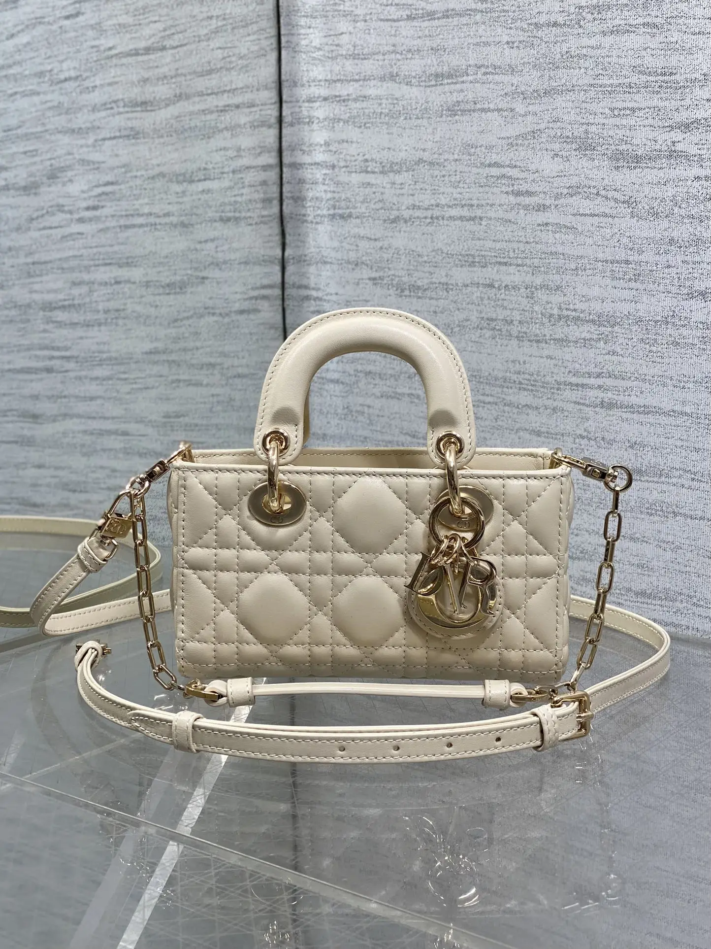 Dior Classic diamond-pattern new lambskin handbag women s crossbody bag Dior Classic diamond-pattern new lambskin handbag women s crossbody bag