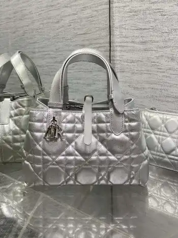 最新蝴蝶结藤纹格手拿包 女士斜挎包 高仿迪奥女包