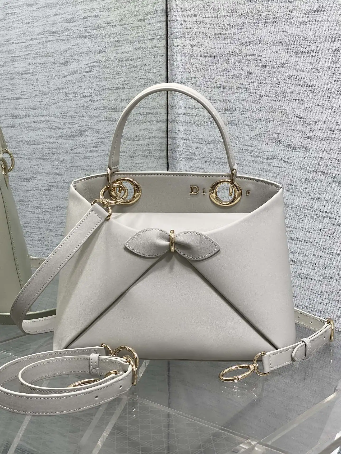 迪奥 2026最新蝴蝶结银扣手提包 女士斜挎包