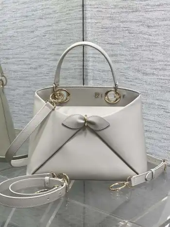 2026最新蝴蝶结银扣手提包 女士斜挎包 高仿迪奥女包