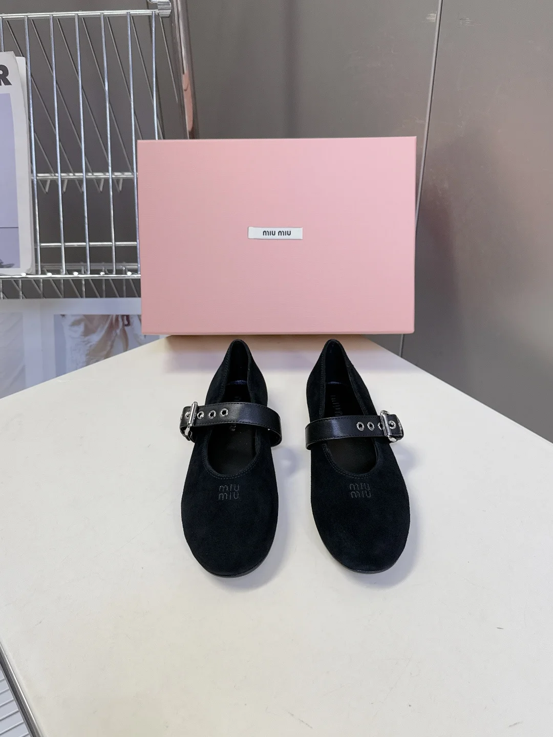 缪缪 2026春夏最新走秀款复古休闲鞋