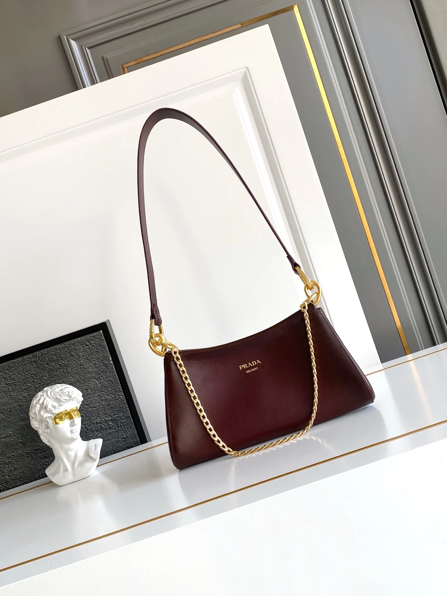 普拉达 1BC261 复古链条款双肩带手袋 女士单肩包 普拉达 1BC261 复古链条款双肩带手袋 女士单肩包