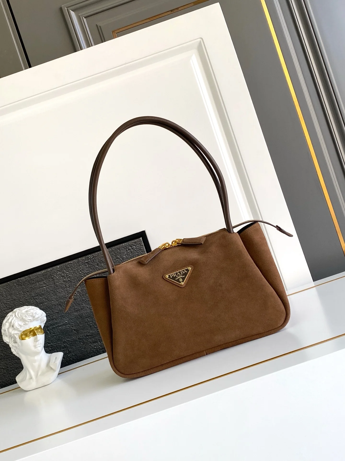 普拉达 1BA444 新款麂皮绒面mini小斜跨包 女士单肩包