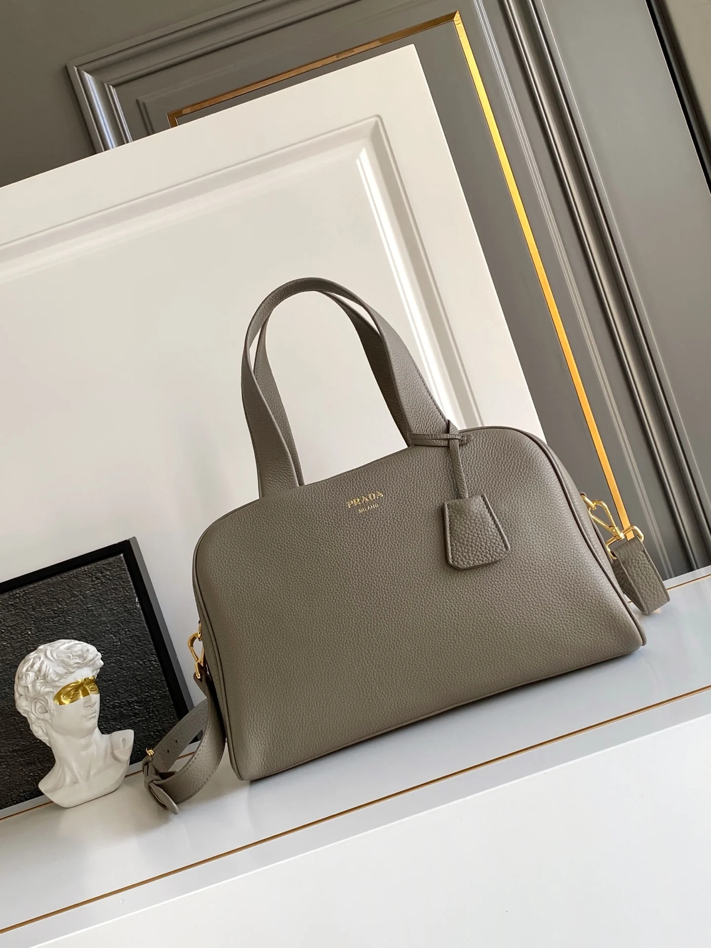 普拉达 1BB149 天然粒面皮手袋 女士斜挎包 普拉达 1BB149 天然粒面皮手袋 女士斜挎包