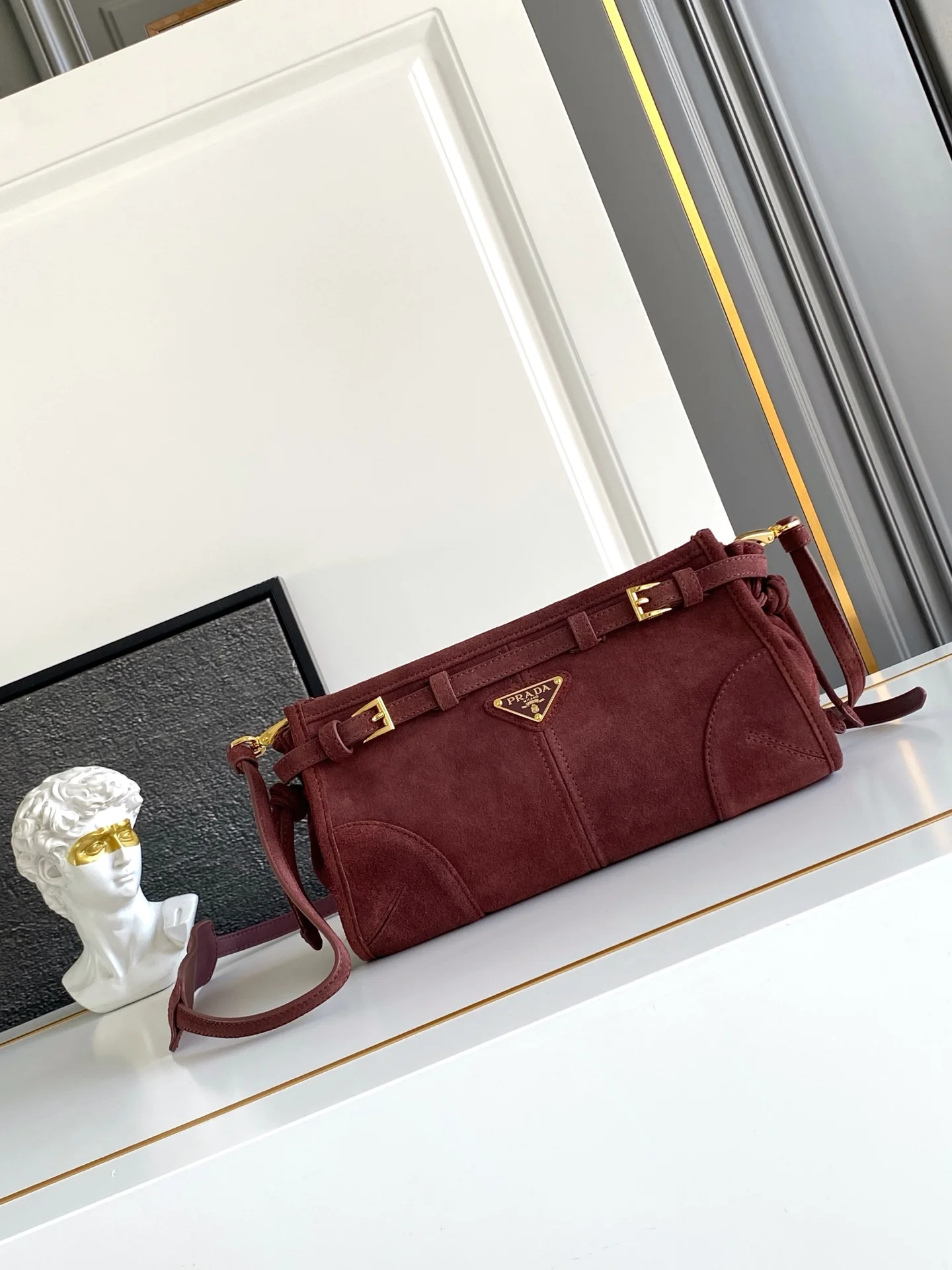 普拉达 1BH215 进口麂皮肩背包 女士斜挎包