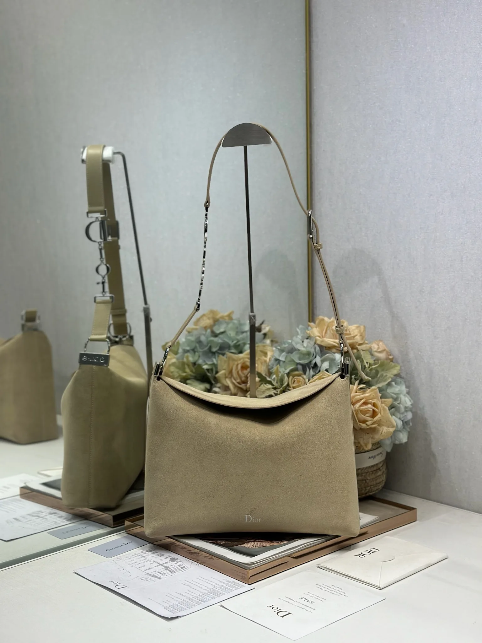 迪奥 1412 春夏拼色小号手袋 女士单肩包 迪奥 1412 春夏拼色小号手袋 女士单肩包