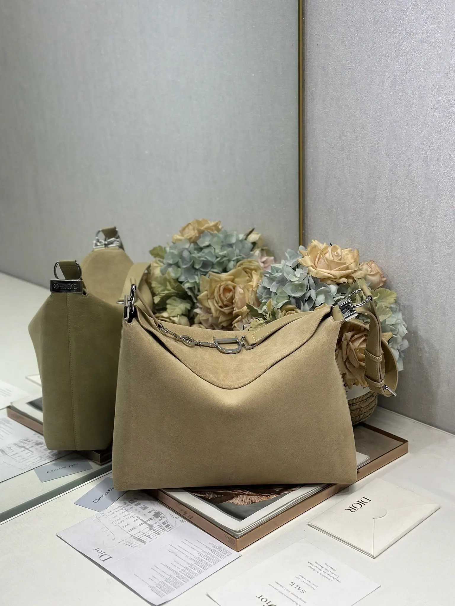 迪奥 1414 春夏拼色小号手袋 女士单肩包 迪奥 1414 春夏拼色小号手袋 女士单肩包